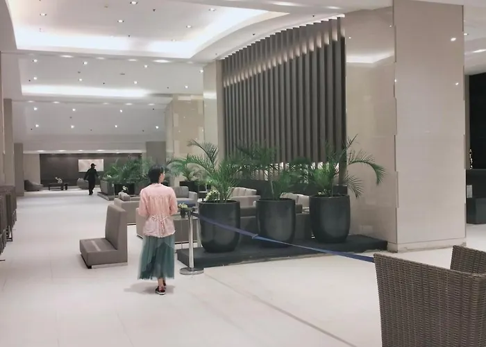 Mall Of Shore - Perfect Location *